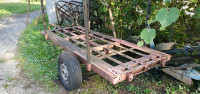 Traktorska prikolica za prijevoz drva sa rotacijskim priključkom