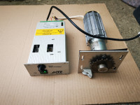 Elektromotor sa reduktorom i frekventnim regulatorom za garažna vrata