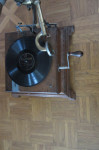 Starinski  gramofon  na  trobento  prodam