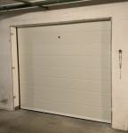 Kompletna sekcijska garažna vrata s okovom dimenzija (š/v) 242x220cm