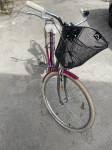 Ženski gradski bicikl sa košarom