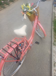 zenski gradski bicikl sa kosarom