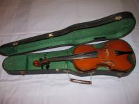 Violina sa koferom - bez gudala. 60 cm-4/4. Intarzije po rubu. SAND-2