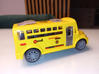 Žuti školski autobus na  potez - NOVO