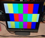 Par starijih LCD monitora za PC računala prodajem.