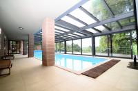 Ekskluzivna moderna kuća (1000 m2) sa bazenom, vrtom i garažom