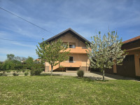 Kuća: Donja Lomnica, 250.00 m2