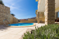 Mediteranska dvojna kuća s bazenom na mirnoj lokaciji