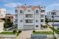 Mini hotel villa Petrčane, 10 stanova/apartmana, bazen, sunčalište, pr