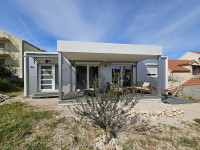 Moderna kuća u mirnom dijelu grada Šibenik
