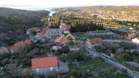 Otok Brač – Stara Kamena Kuća Bobovišća + Vrt + Podrumi