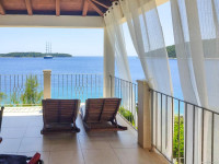 Prvi red do mora: samostojeća villa s panoramskim pogledom