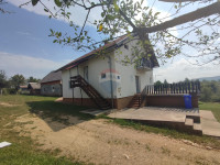 Rakovica,kuće sa dodatnim građevnim terenom i projektom, 17000 m2