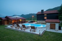 Rizvanuša-Brušane kuća za odmor 218 m2, sa bazenom, 5000 m2 okućnice!!