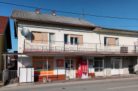 Stambeno-poslovna kuća, Petrinja, 500.00 m2