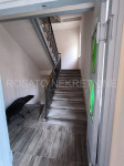Stan Donji Grad 103 m2 +176 m2 (tavan, podrum  i 2 garaže) - ZA ADAPTA