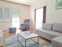Sućidar, sunčani, komforni trosobni stan s tri lođe, 100 m2
