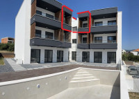 Trogir, Čiovo, Slatine, 3-sob apartman u novogradnji s bazenom