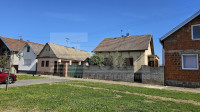Trosobna prizemnica, 80 m2, zemljište 1001m2, S.Radića, Petrijevci