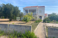 Zadar, Ugljan/Muline, obiteljska kuća NKP 256 m2 uz more na parceli od