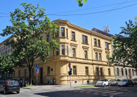 Zagreb, Centar stan 205 m2 s balkonom u adaptiranoj zgradi