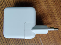 Apple A1947 61W USB‑C Power Adapter za Apple uređaje.