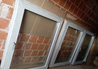 Aluminijski jednokrilni prozor sa okvirom i kvakom