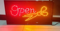 svjetleća reklama "open" za frizerski salon 48x25cm
