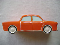 IKEA - narančasta keramička retro kolekcionarska figurica automobila