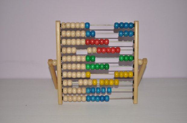 abacus-drvena-racunaljka-slika-22608673.jpg