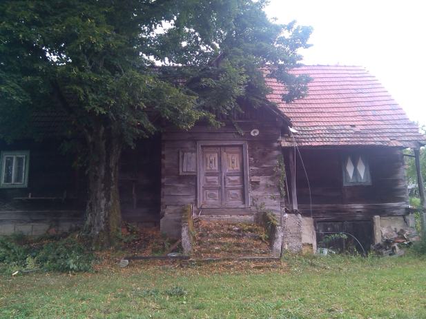 Drvena Hrastova Ku a Za Preseliti