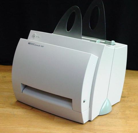 laserski printer hp 1100