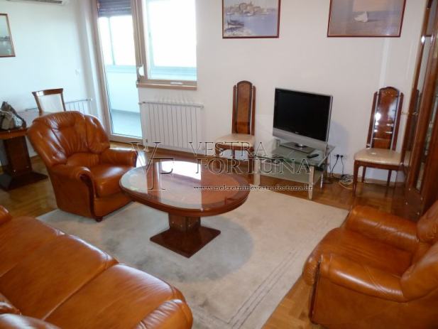 LUXUZNI stan + dvije garaže (Trnje), 75 m2 novogradnja