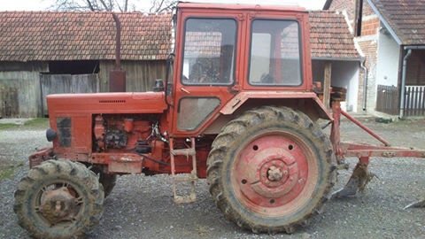 prodajem-traktor-belarus-82-slika-30880504.jpg