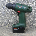 Aku bušilica Bosch sa punjačem
