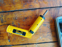 Aku odvijač sa bitovima 20 E