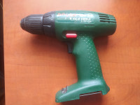 BOSCH  AKU BUŠILICA-ODVIJAČ PSR14,4 VES-2 SA PUNJAČEM