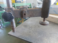 Naprava škripac za stolarsku mašinu