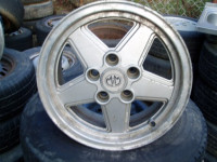 MERCEDES 15 COLI FELGA IZVUĆEN RUB