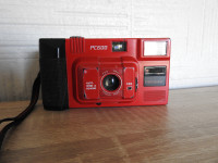Premier PC600 – 35mm analogni kompaktni fotoaparat (crveni)
