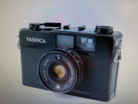Yashica 35-ME je mali, kompaktni fotoaparat s tražilom od 35 mm i auto