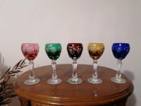 5 čaša u boji - brušeni kristal - nekorišteno - masivno - rijetko