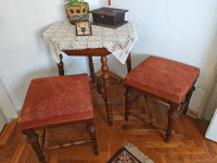 ALTDEUTSCH SET - OKTOGONALNI DAMSKI STOLIĆ SA MRAMOROM I  HOKLICE