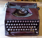 Antikna bakelitna pisača mašina Olimpija