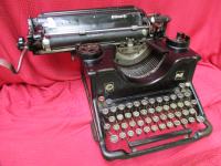 Antikni stroj za pisanje ( "Olivetti M40")