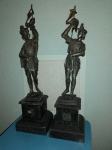 Barjaktari, dvije stare figure, kositar, mramoru, vis. 54 cm