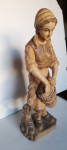 Drvena figura „Dama Vinogradarka“