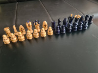 Drvene rezbarene figure za šah