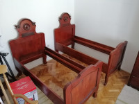 Dva (2) kreveta / puno drvo s politurom -  antikviteti iz 19.st.