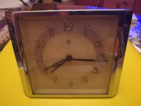 Junghans mali stolni sat